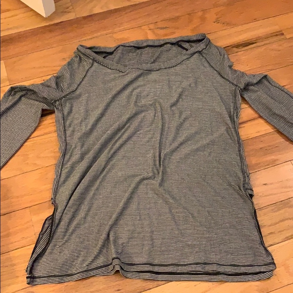 Super cute side slit lululemon long sleeve